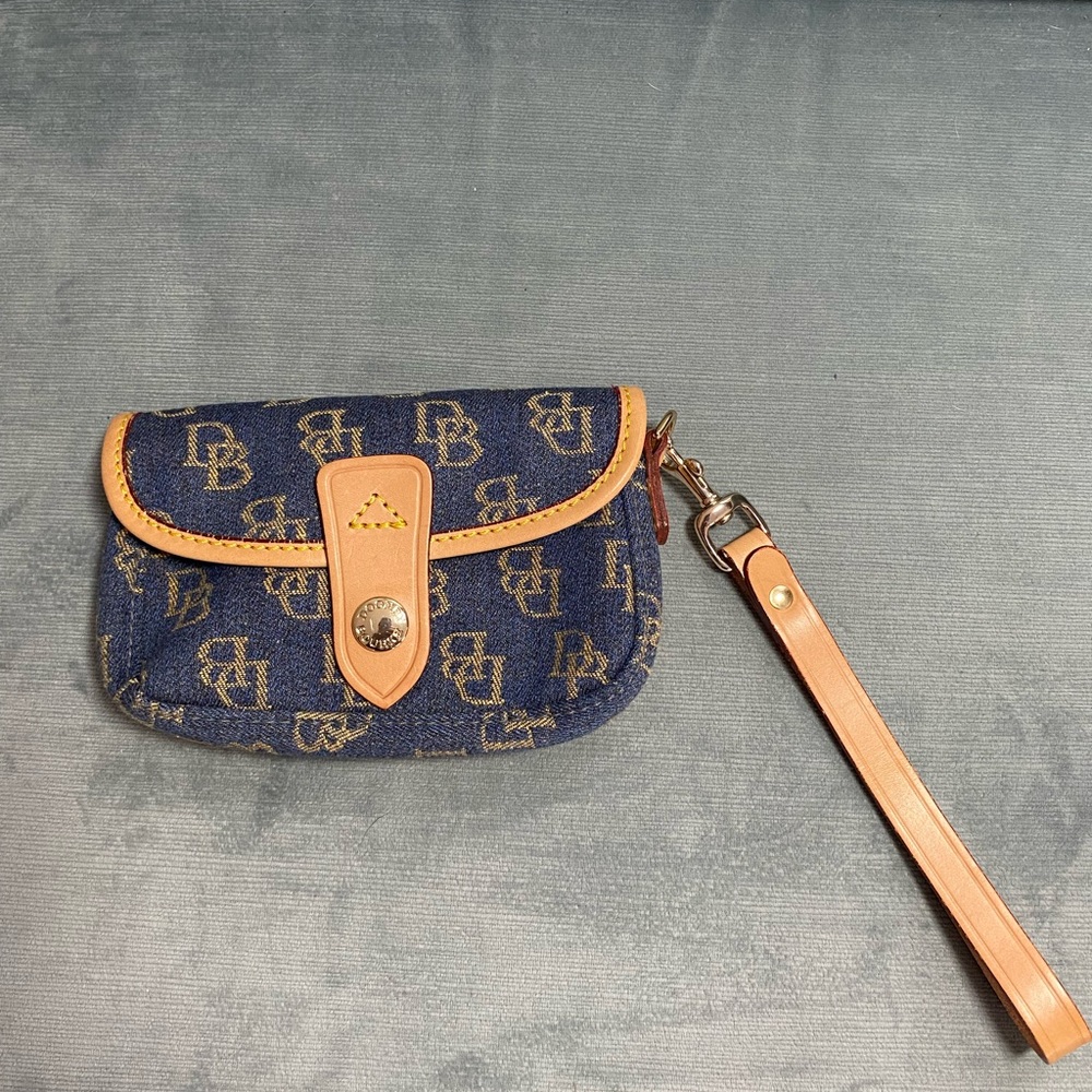 Dooney and Bourke Denim and Leather wristlet NWOT 7x4x1”